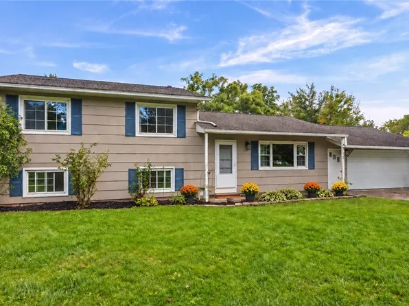 12 Spicewood Ln, Rochester, NY 14624