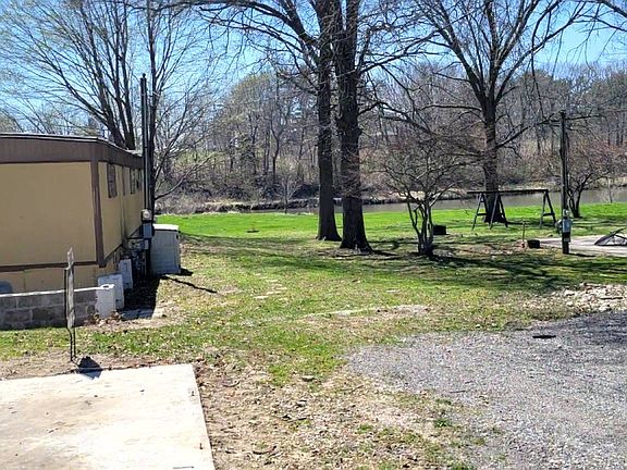 5th image of 11 Lake Warren Dr