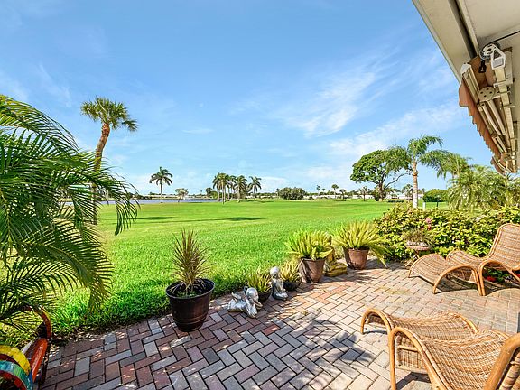3rd image of 1804 Ocean Dr APT 105
