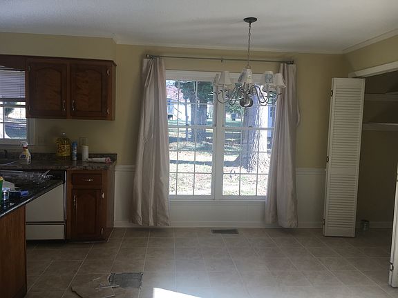4th image of 2616 Castlewood Dr