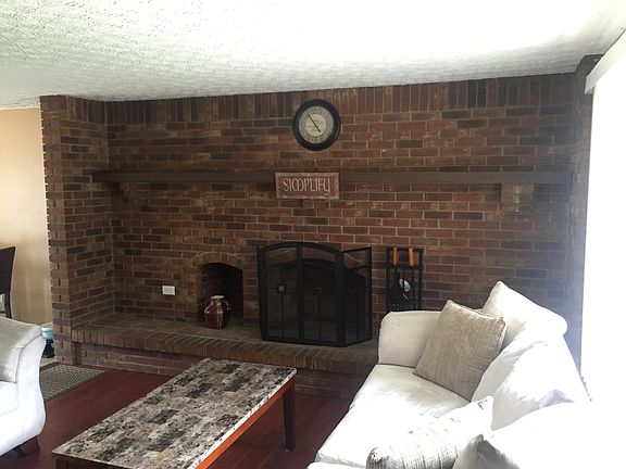 2nd image of 5978 Hampstead Ln