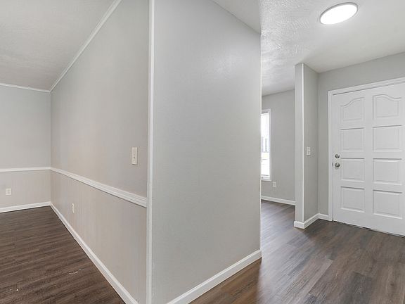 5th image of 3367 E Seminole Street