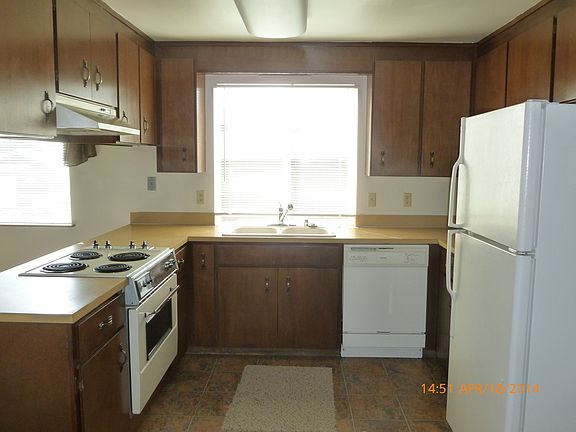 All appliances are in good condition.