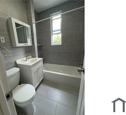 2nd image of 1062 Longfellow Ave APT 1