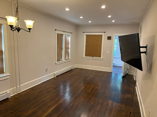 531 Queen St — Photo 11