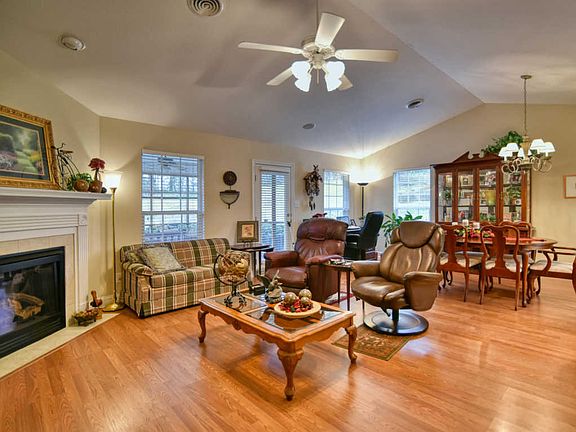 4th image of 10224 Poppy Ln