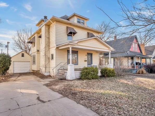 209 W 7th St, Newton, KS 67114