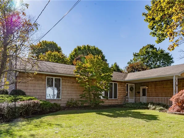 604 W Maple Ave, Newark, NY 14513
