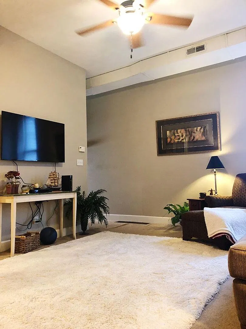 200 S Walnut — Photo 4