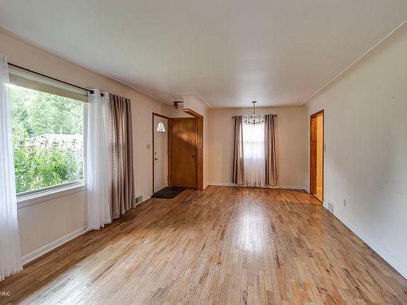 3rd image of 146 Terry Ct