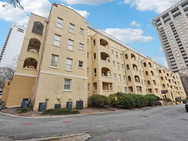 2855 Peachtree Rd NE #101 — Photo 24