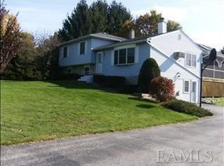 5 Bristol Dr, Pleasant Valley, NY 12569