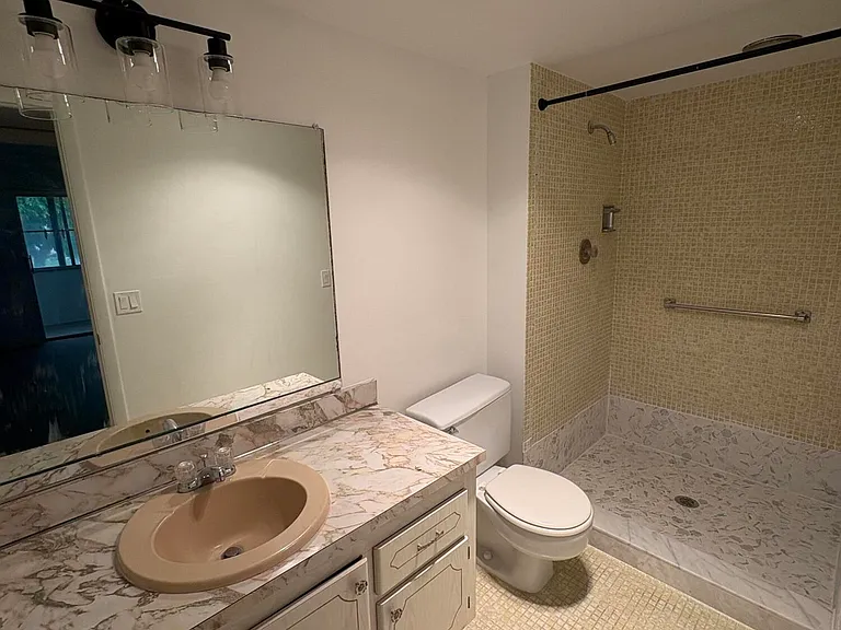 163 Somerset Cres #H — Photo 13