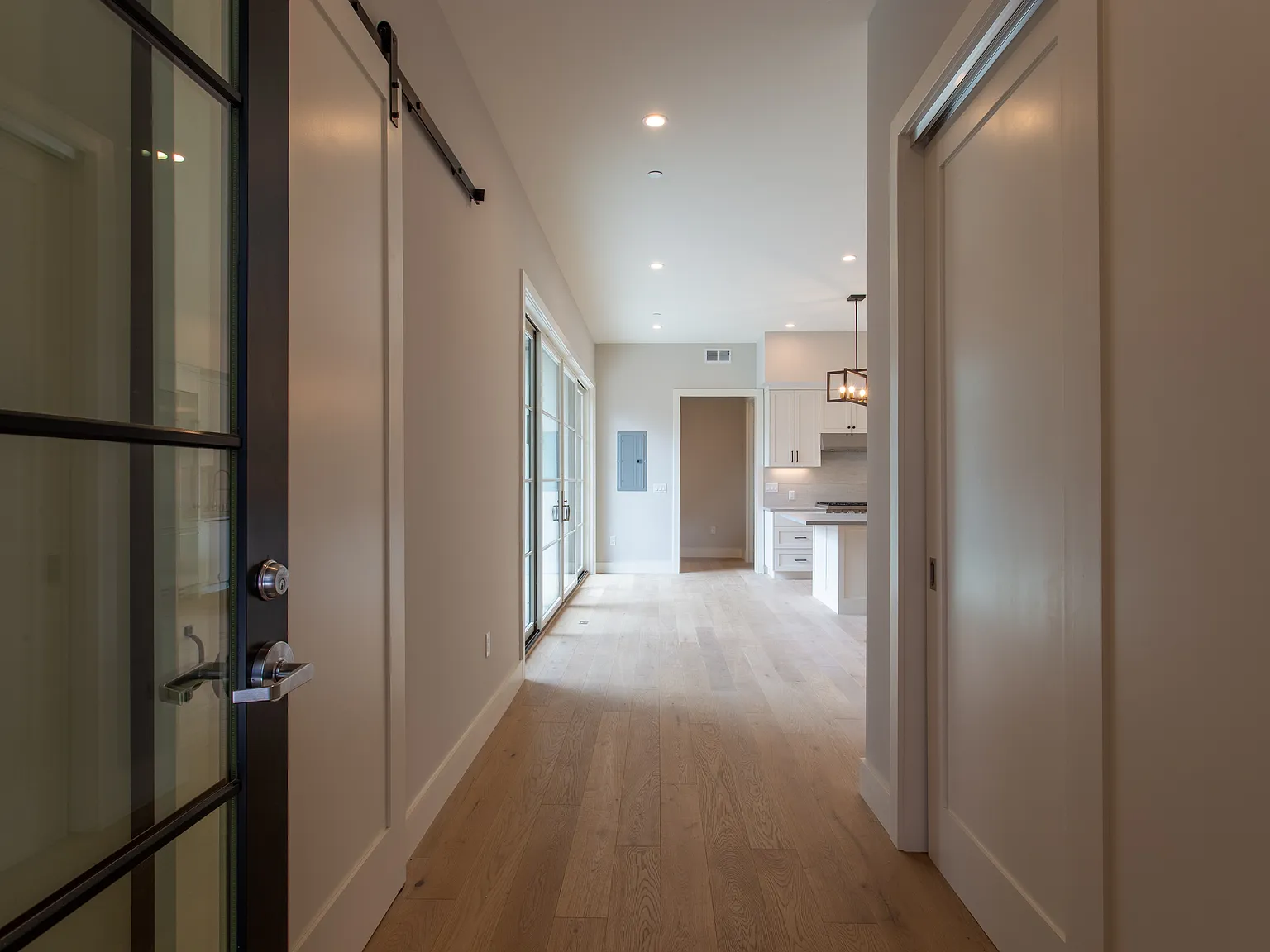 1 bed, 832 sqft, $6,500 — Photo 3