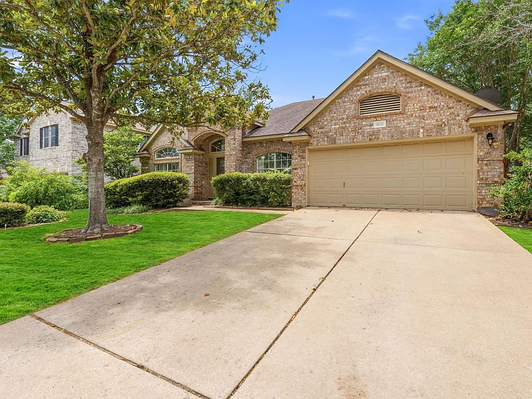 5021 McDade Dr — Photo 2