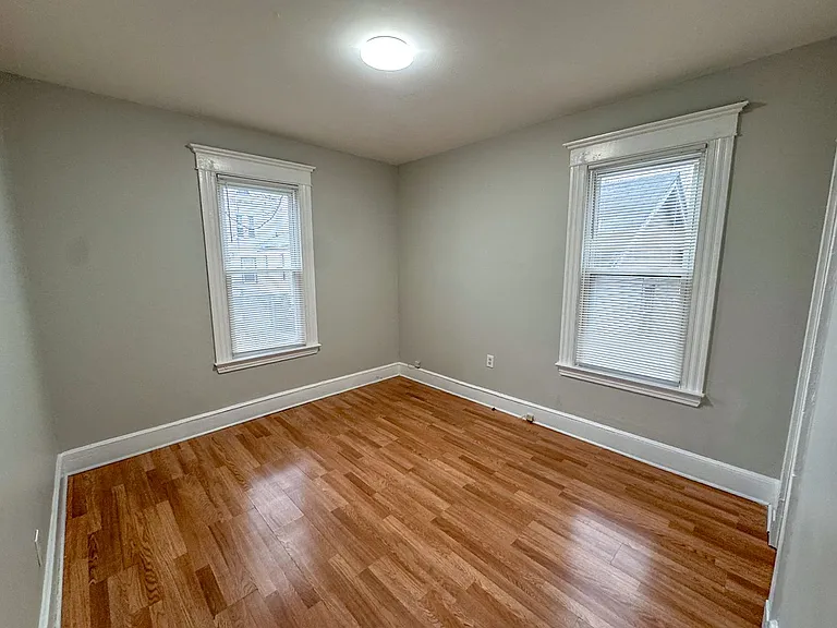 318-320 Howard Ave — Photo 11