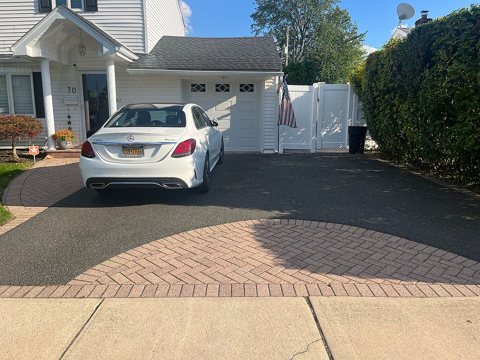 1st image of 30 Plainedge Dr
