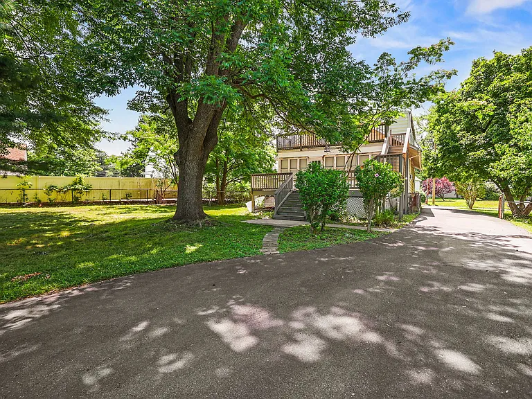 4 Thurston Ave — Photo 30