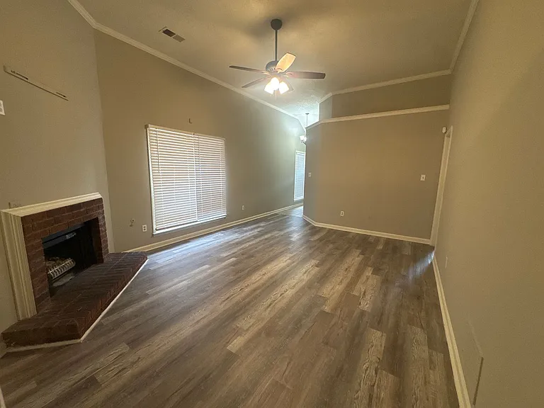 615 Ashley Glen Cir E — Photo 8
