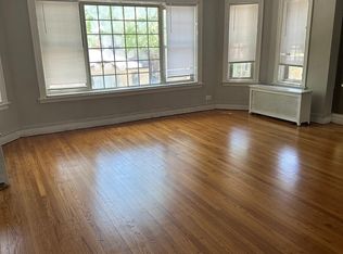 7828 S Essex Ave #3S, Chicago, IL 60649