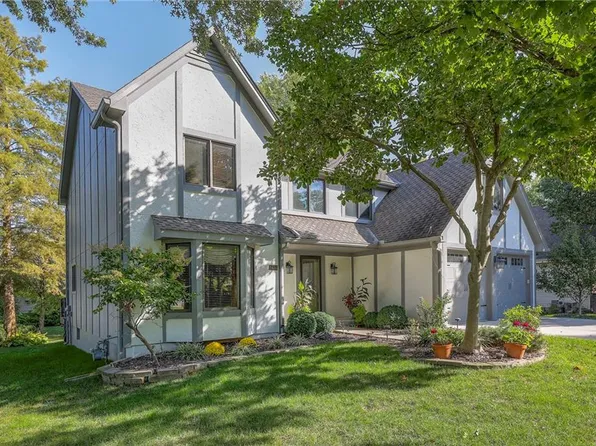 2434 NW Windwood Dr, Lees Summit, MO 64081