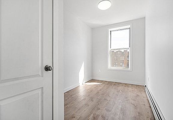 5th image of 4418 4th Ave #2