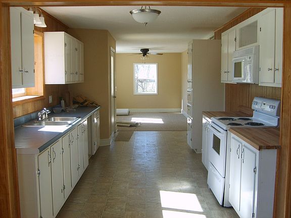 Kitchen w/ stove, dishwasher, microwave