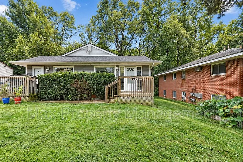 2 bed, 1.0 bath, 700 sqft, $1,200 — Photo 2