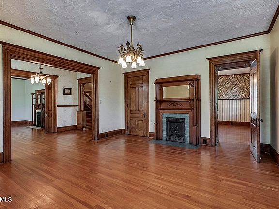 5th image of 1909 Cedar Ln