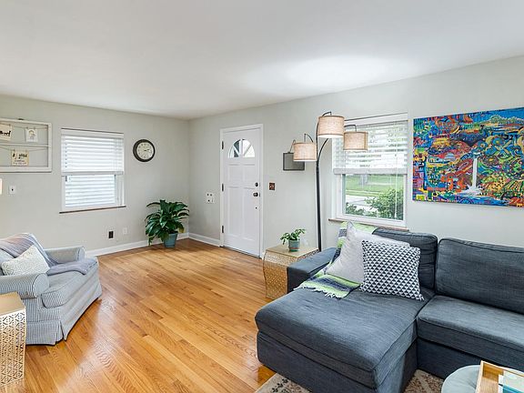 3rd image of 4257 Paxton Ave