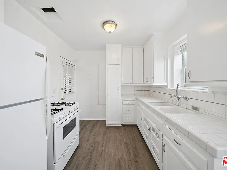 1402 N Mansfield Ave #1/2 — Photo 5