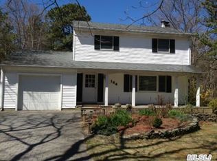 164 Highview Dr, Calverton, NY 11933