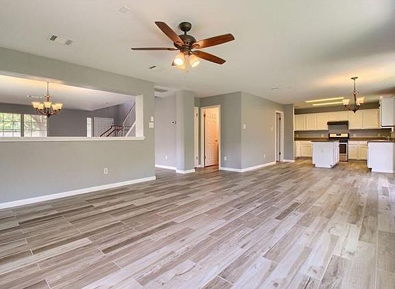 5th image of 1003 Wood Creek Dr