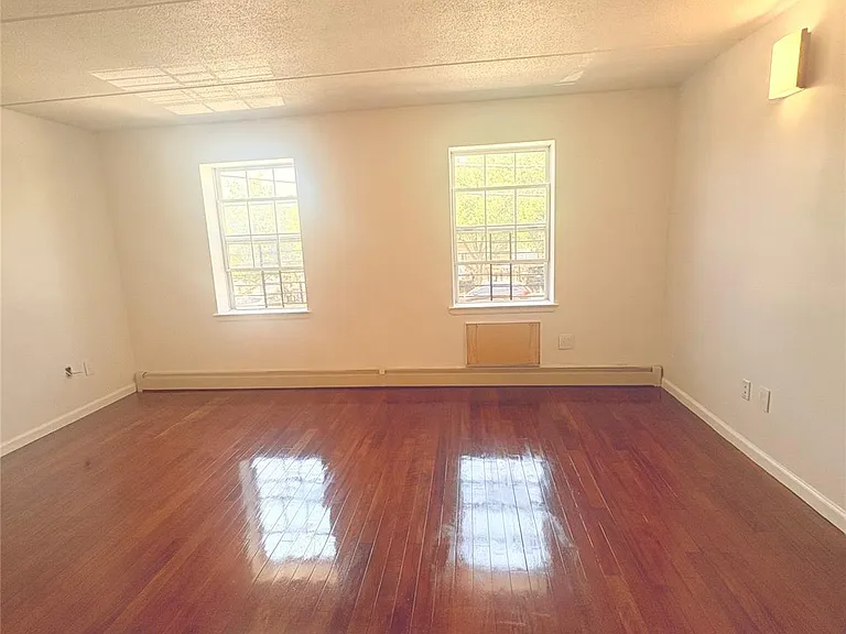 2060 Washington Ave — Photo 8