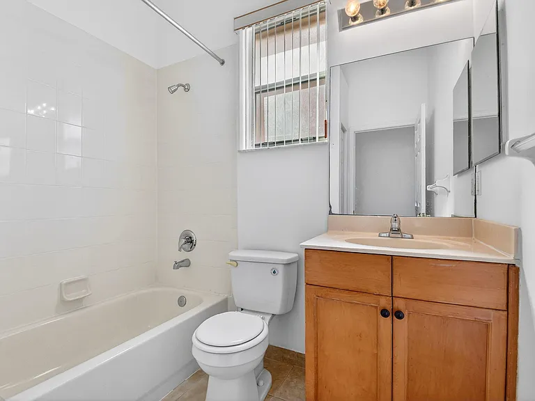 2431 Westmont Dr — Photo 35