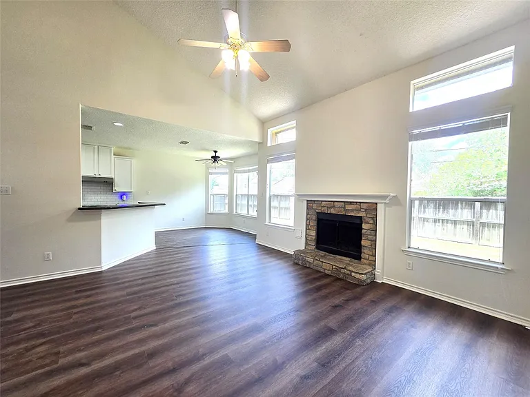 2202 Cherry Hill Ct — Photo 8