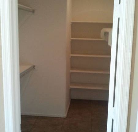 HUGE MB Walk-in-Closet
