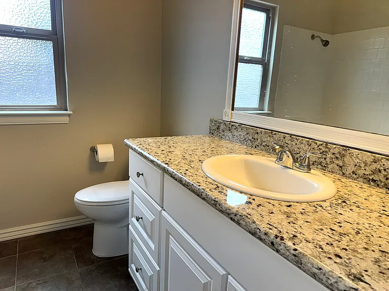 875 E Cromwell Ave — Photo 11