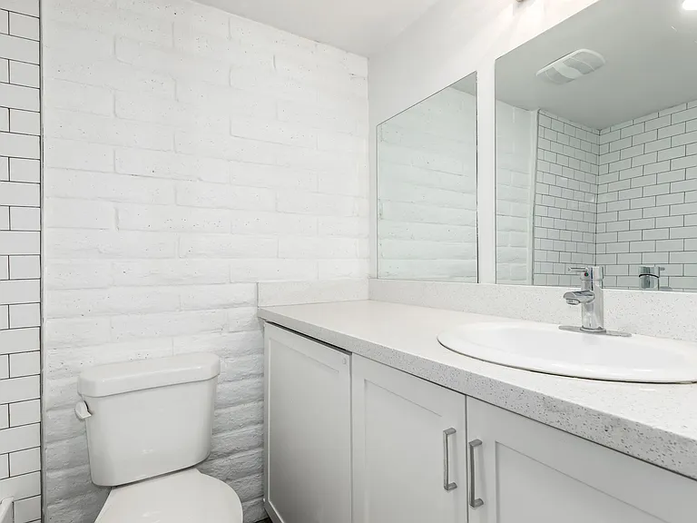 328 E Willetta St #16 — Photo 12