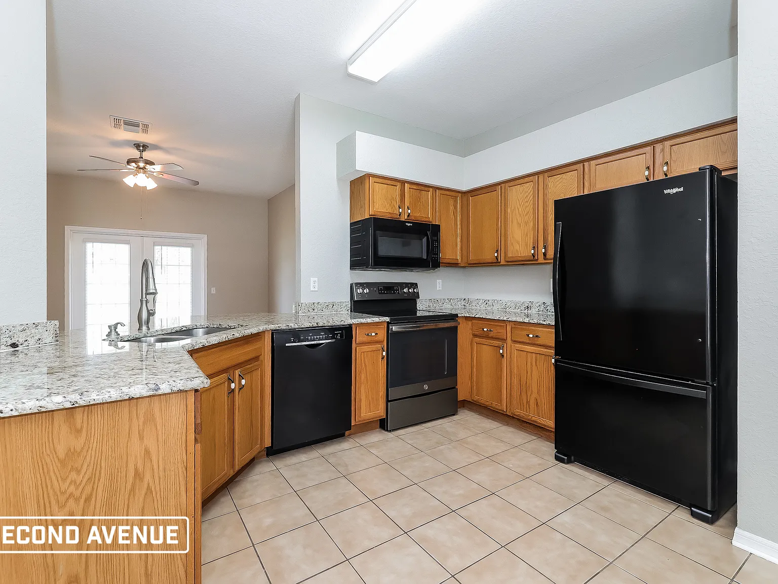 3 bed, 2.0 bath, 1296 sqft, $1,818 — Photo 3
