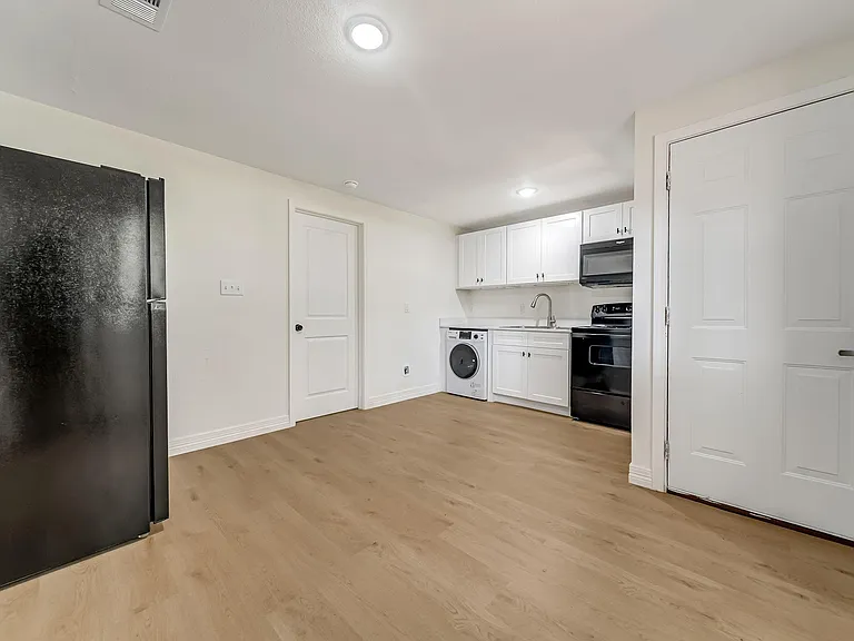 411 Avenue A #2 — Photo 13