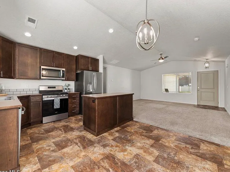 1526 N Minam Loop — Photo 5