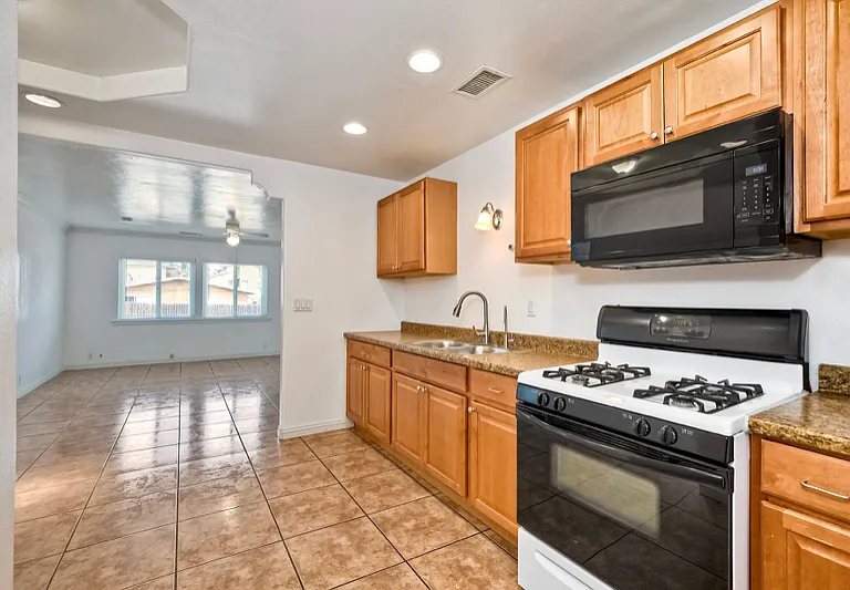 122 Johnston Ln — Photo 18