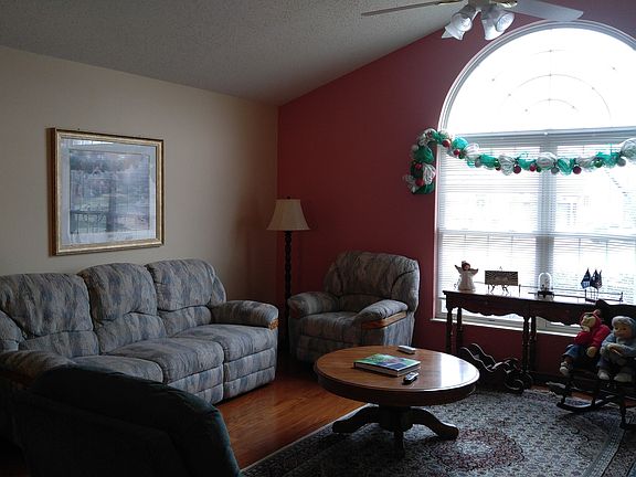 4th image of 582-584 Shadydale Dr