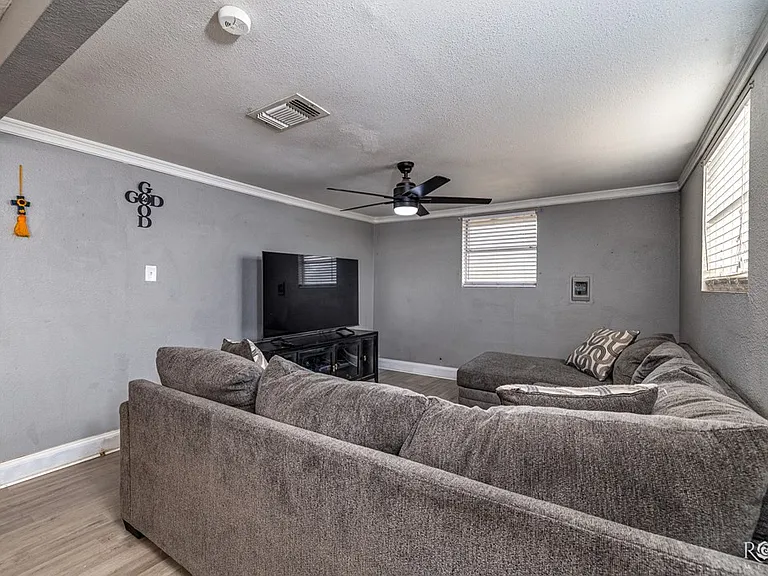 226 W Avenue M — Photo 2