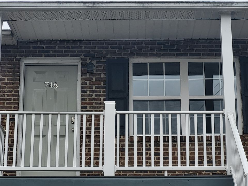 1st image of 748 Vista Dr #748
