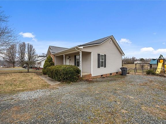 3rd image of 1502 Gibbs Rd