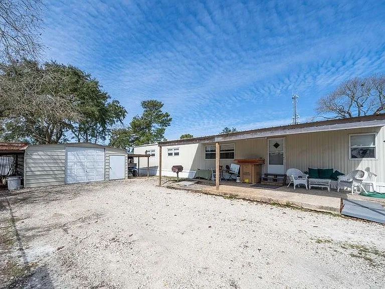 351 Palm Dr — Photo 2
