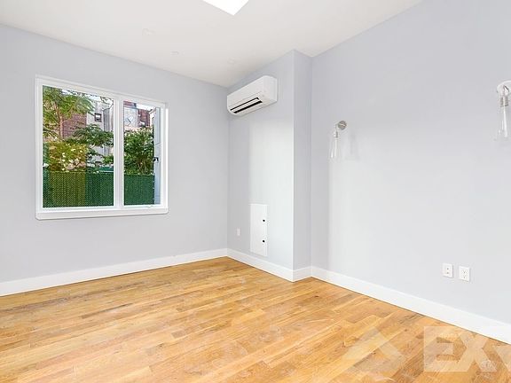 4th image of 242 Howard Ave #2