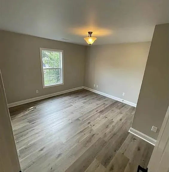 304 Livery Ct — Photo 2